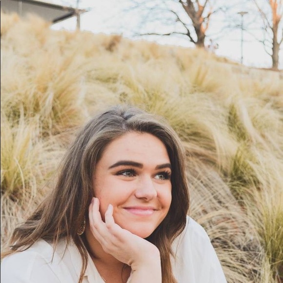 Meet Your Posher, Abigail - Picture 2 of 3